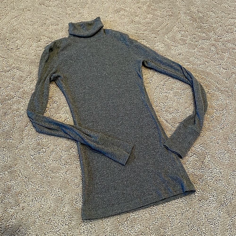Vintage Victoria’s Secret “Tee Shop” XS shimmery grey tight turtle neck!